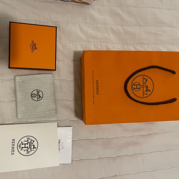 AUTHENTIC Hermès Clic H Gold and Crème Bracelet - Picture 4 of 4